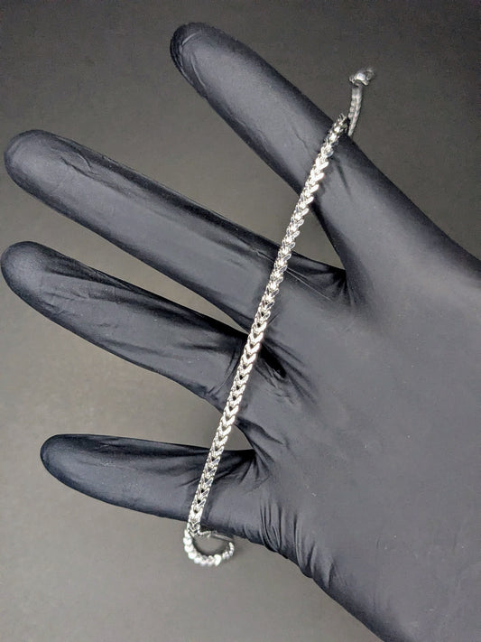 Unisex Sleek Silver Chain – Minimal & Bold