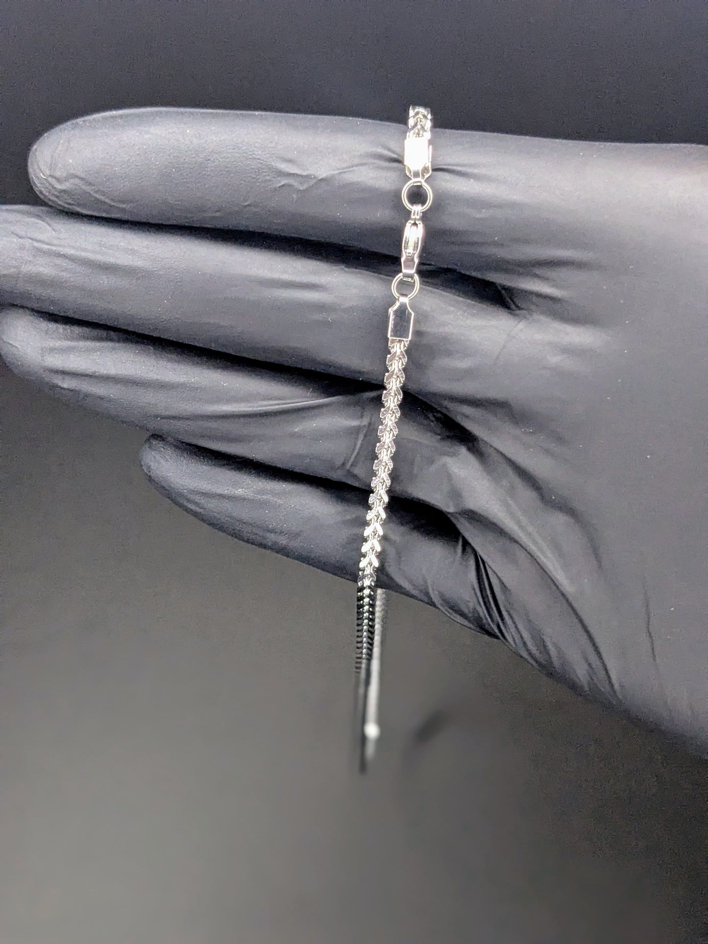 Unisex Sleek Silver Chain – Minimal & Bold