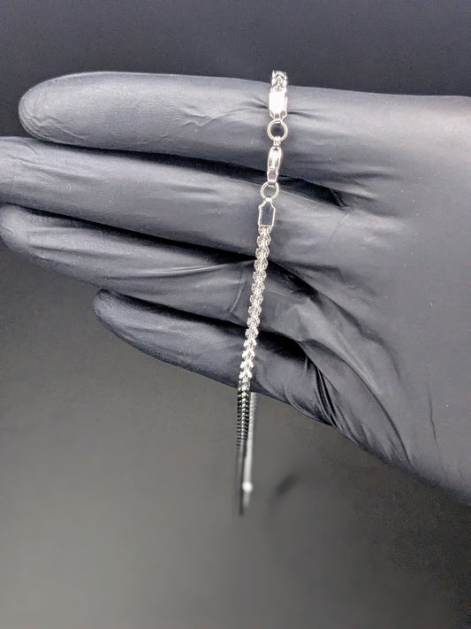 Unisex Sleek Silver Chain – Minimal & Bold