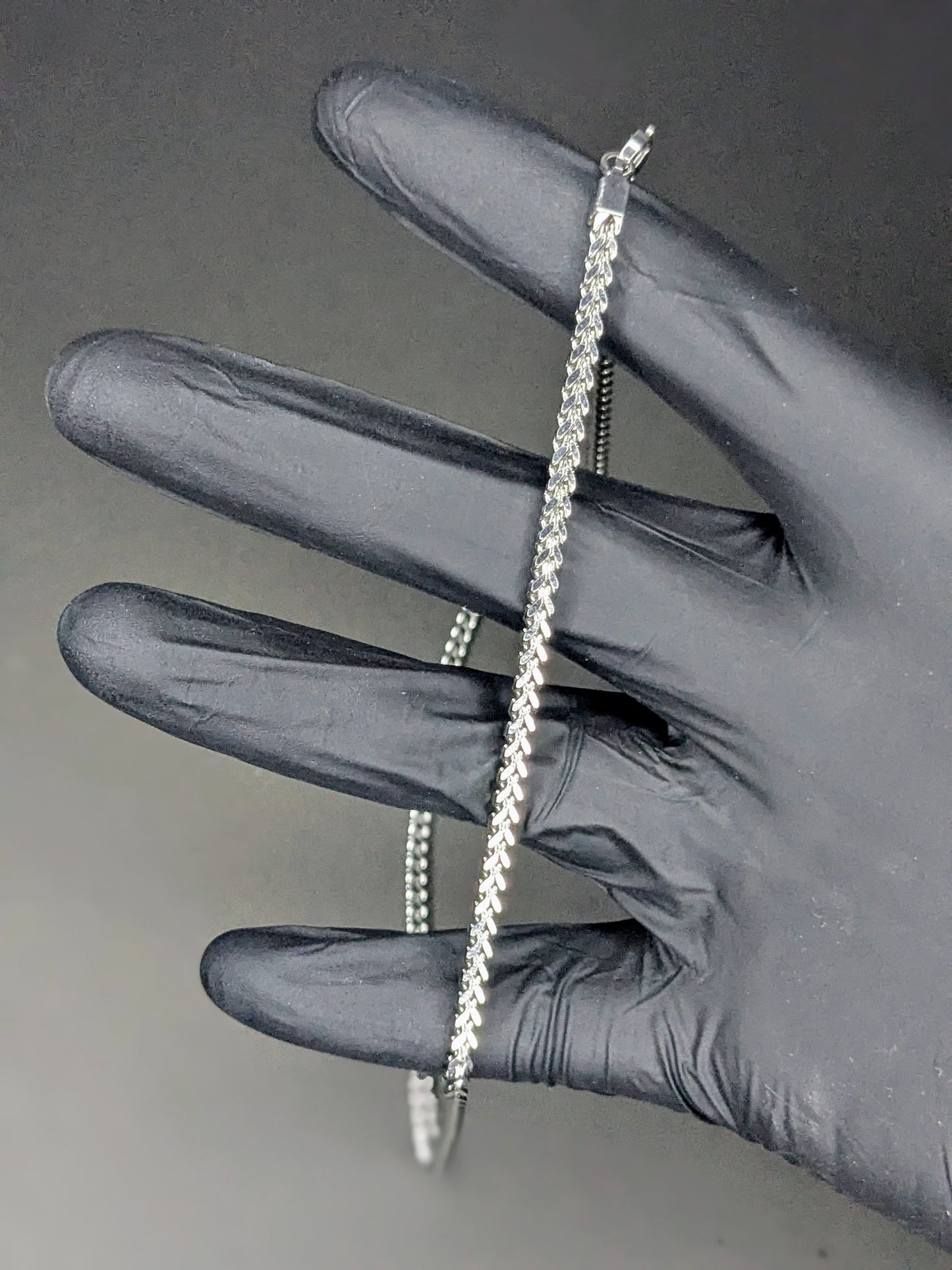 Unisex Sleek Silver Chain – Minimal & Bold